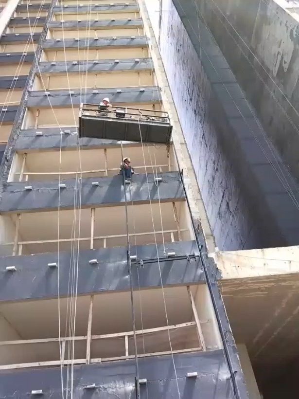 Balancim em fachada — Pórtico Real