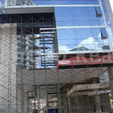 Quando optar pelo uso de andaime suspenso de ferro em obras?