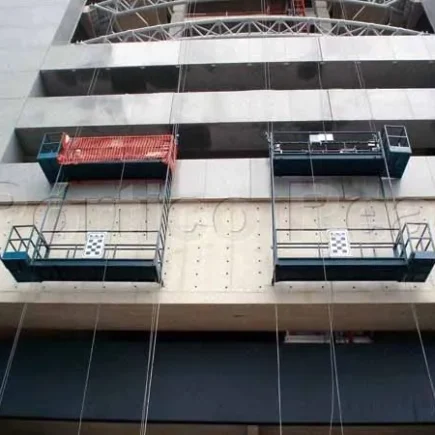 Quais são as vantagens do balancim multidirecional em obras complexas?