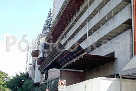 Bandeja periférica e cargueira