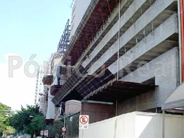 Bandeja periférica e cargueira