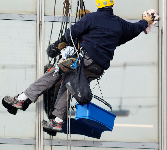 Resgatadores e EPIs para trabalho em altura: O plano de emergência na prática