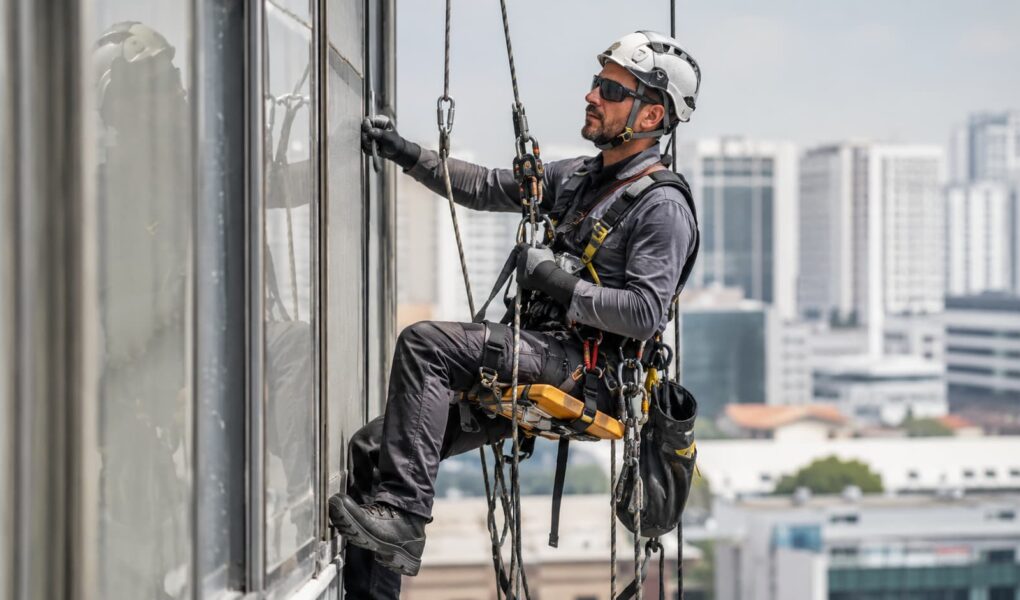 Cadeirinha para trabalho em altura: o que a norma NR35 exige?