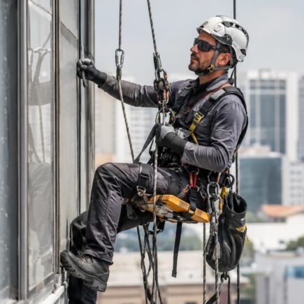 Cadeirinha para trabalho em altura: o que a norma NR35 exige?